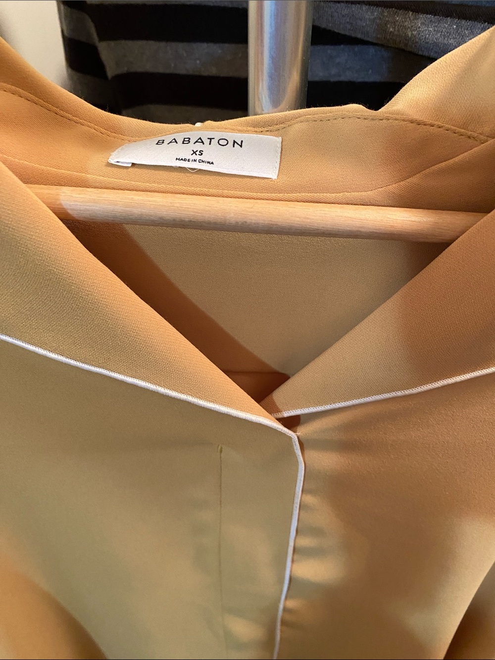 (NWOT) Aritzia Babaton Rena Blouse